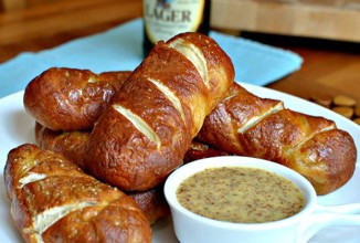 Домашние медово-горчичные кренделя