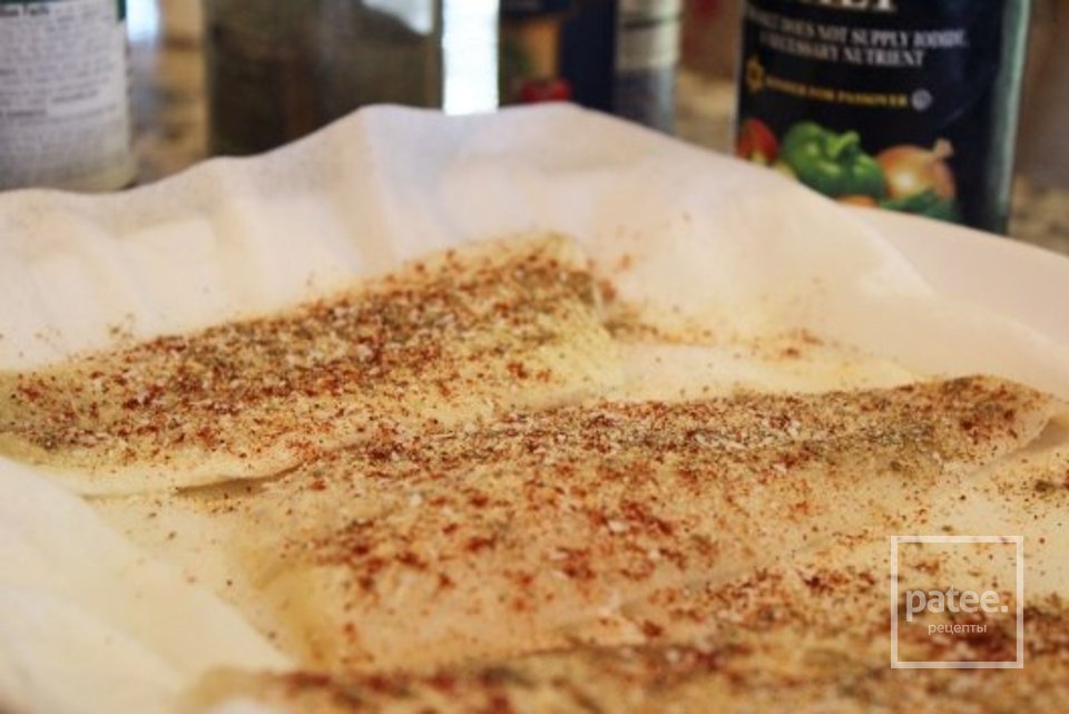 Жаренная рыба с приправами и сальсой. - Шаг 2