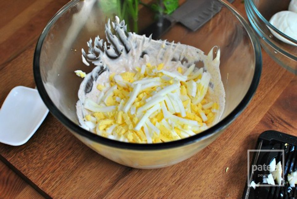 Кремообразный салат  с авокадо и яиц - Шаг 6