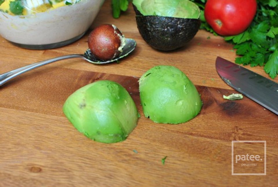 Кремообразный салат  с авокадо и яиц - Шаг 9