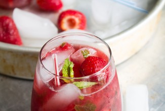 Клубничный мохито с ромом