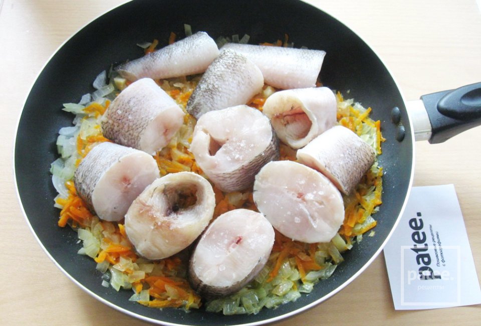 Рыба нототения с овощами в сметане - Шаг 9