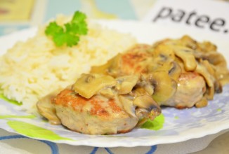 Котлеты из индейки в соусе из шампиньонов
