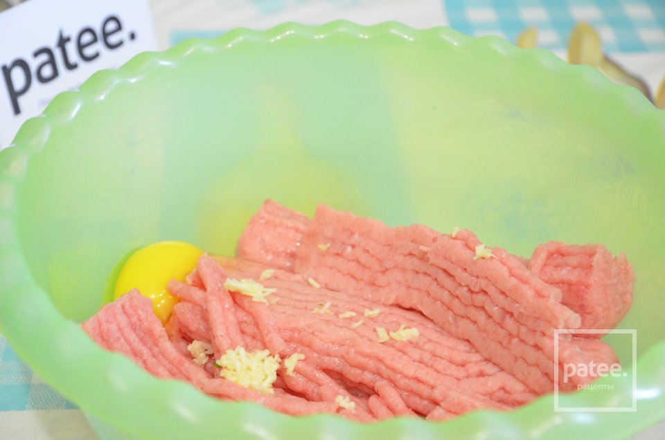 Котлеты из индейки в соусе из шампиньонов - Шаг 8