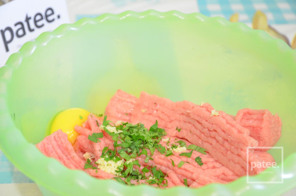 Котлеты из индейки в соусе из шампиньонов - Шаг 9