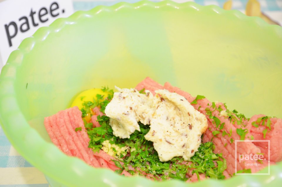 Котлеты из индейки в соусе из шампиньонов - Шаг 11