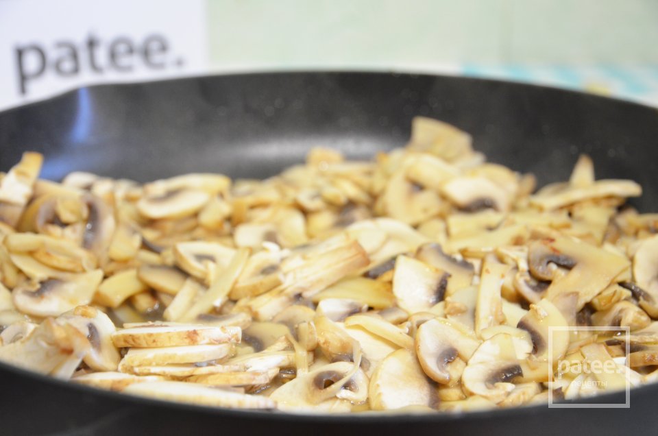 Котлеты из индейки в соусе из шампиньонов - Шаг 17