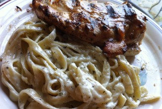 Курица с соусом Альфредо и пастой