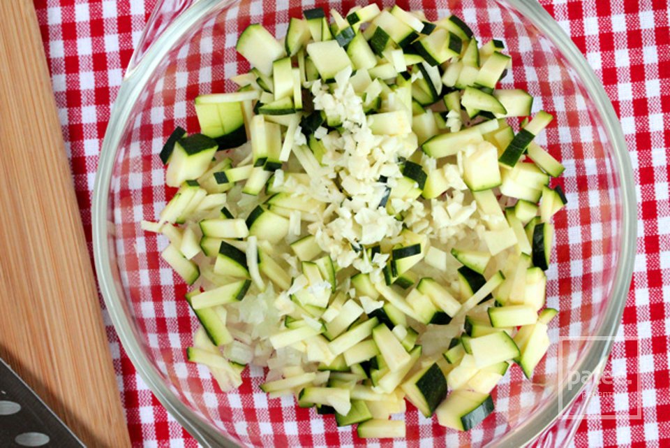 Грибы, фаршированные беконом и овощами - Шаг 7