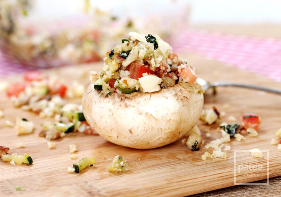 Грибы, фаршированные беконом и овощами - Шаг 28