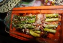 Спаржа под сыром в беконе