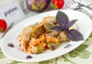Баклажаны с куриным филе под томатно-сметанным соусом