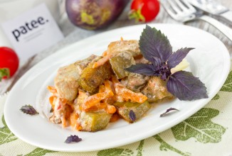 Баклажаны с куриным филе под томатно-сметанным соусом
