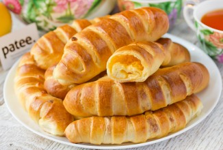 Полосатые булочки с плавленым сыром