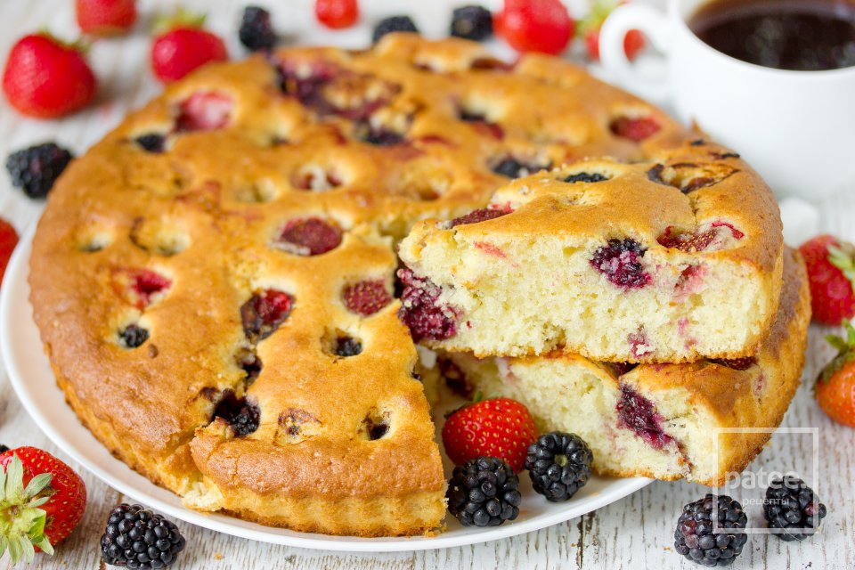 Пирог с клубникой и ежевикой - Шаг 12