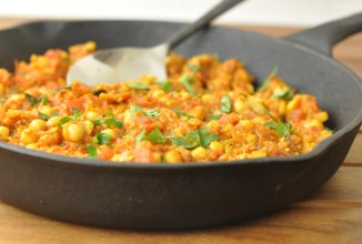 Нут со сладким картофелем и карри