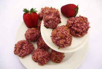 Клубничные макаруны