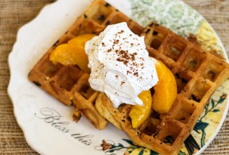 Персиковые вафли с корицей