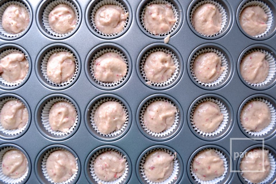 Клубничные кексы с глазурью - Шаг 6