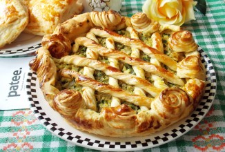 Пирог с капустой, яйцами и шпинатом