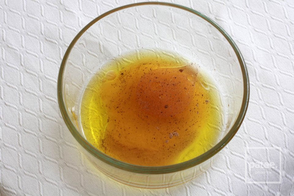 Кресс-салат с клубникой и орехами - Шаг 4