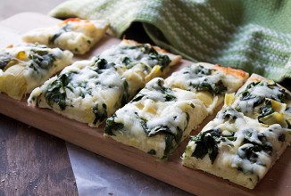 Пицца со шпинатом и артишоками