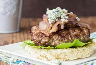 Бутерброды с говядиной и луком