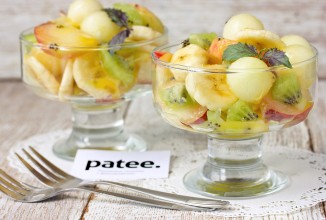 Фруктовый салат с дыней и мёдом