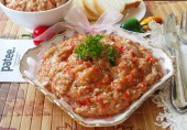 Острая икра из баклажанов с отварными яйцами