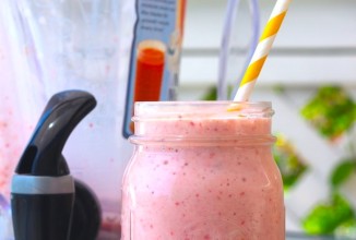 Клубнично-банановый смузи