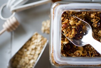 Гранола с киноа и вишней