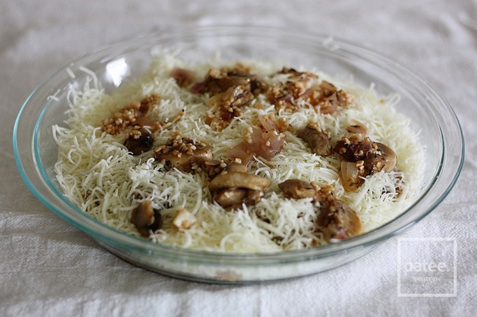 Кесо Фундидо с грибами и чесноком - Шаг 10