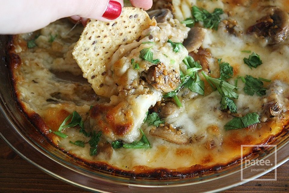 Кесо Фундидо с грибами и чесноком - Шаг 14