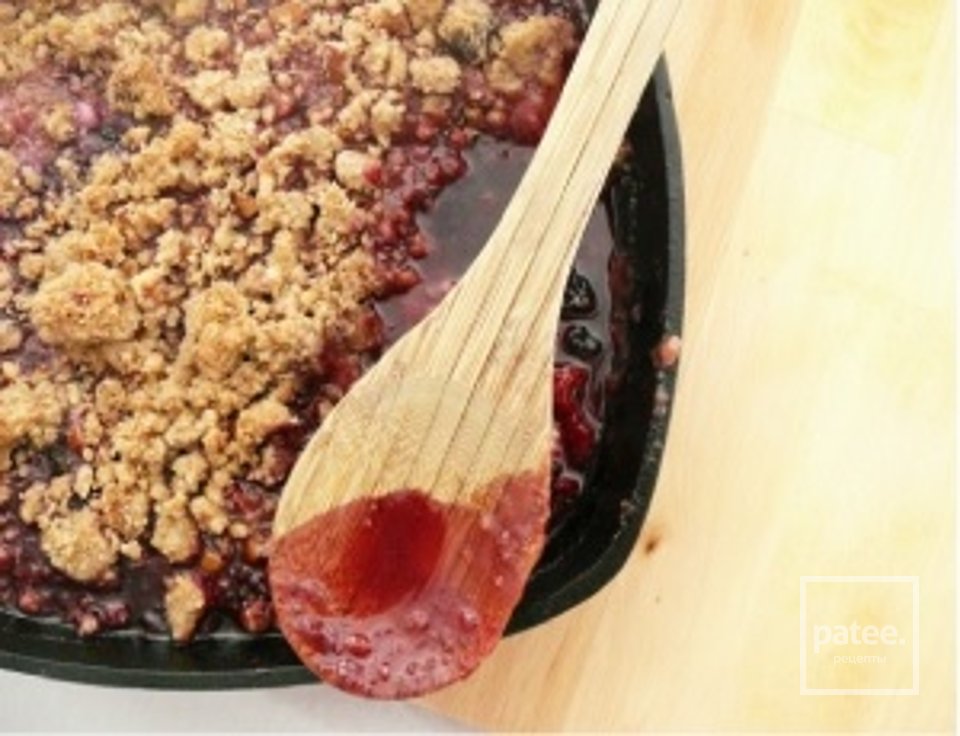 Ягодно-ореховый крамбл - Шаг 10