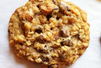 Овсяное печенье с орехами и шоколадом