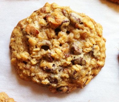 Рецепт Овсяное печенье с орехами и шоколадом