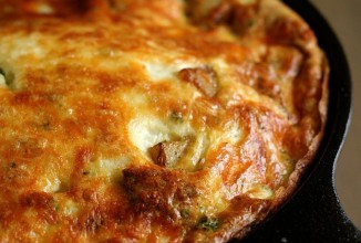 Фриттата с картофелем, овощами и сыром