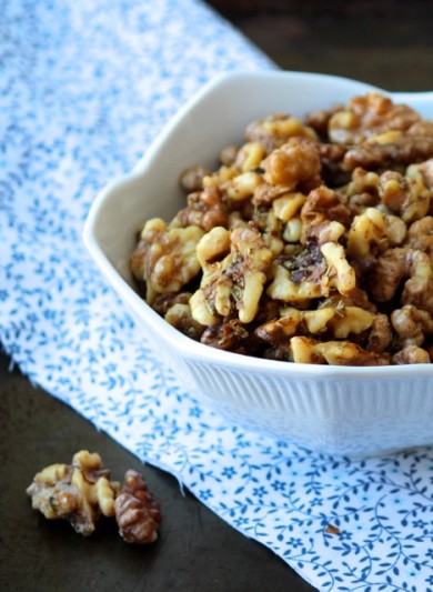Рецепт Жареные орехи с розмарином