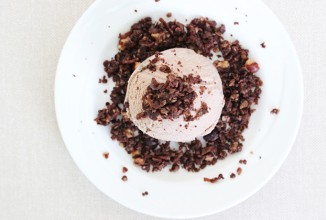 Мороженое с шоколадной гранолой