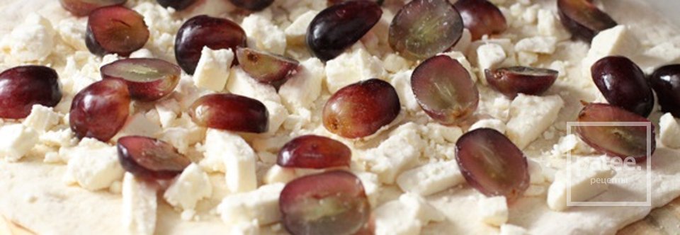 Пицца с виноградом и сыром фета - Шаг 10