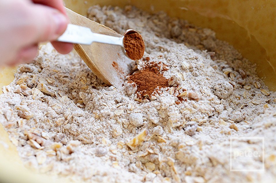 Банановые маффины с изюмом и орехами - Шаг 12