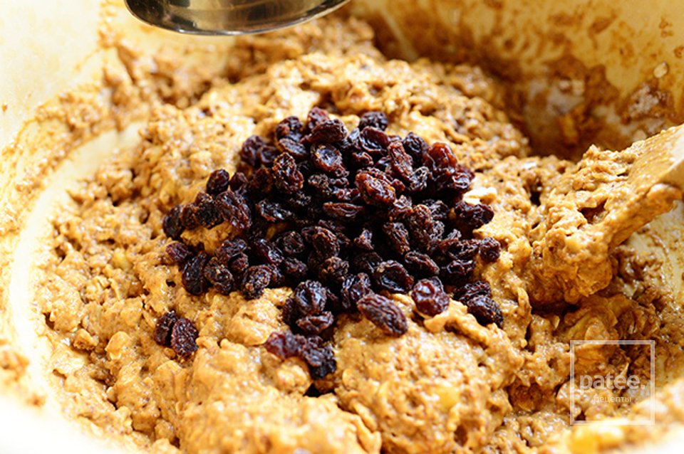 Банановые маффины с изюмом и орехами - Шаг 24