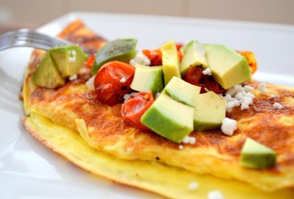 Омлет с печеными помидорами и сыром