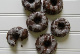 Шоколадные пончики с глазурью