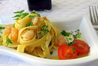 Паста с креветками и чесноком