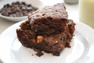 Банановые брауни с орехами