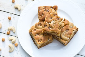 Блонди с кешью и карамелью