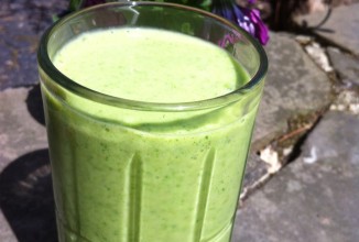 Фруктовый смузи с капустой кале