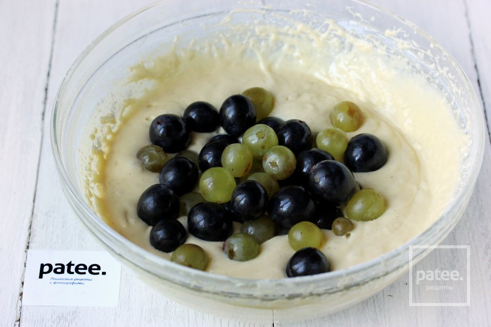 Пирог с виноградом на оливковом масле в мультиварке - Шаг 11