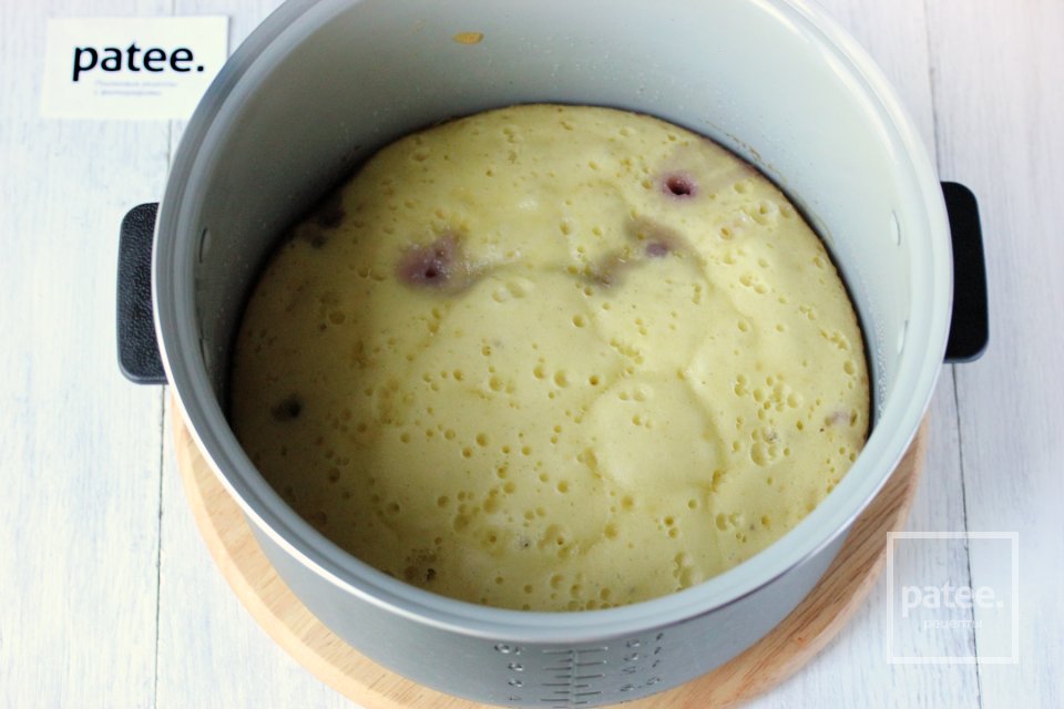 Пирог с виноградом на оливковом масле в мультиварке - Шаг 14